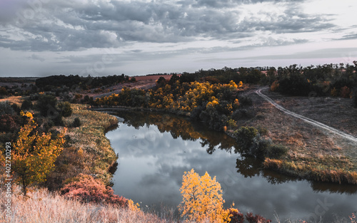 Fototapeta Naklejka Na Ścianę i Meble -  water surface of the river in autumn
