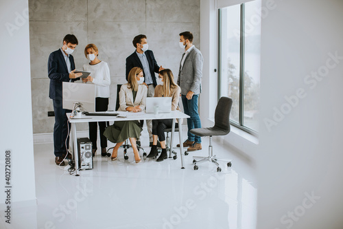 Group of business people ha...
