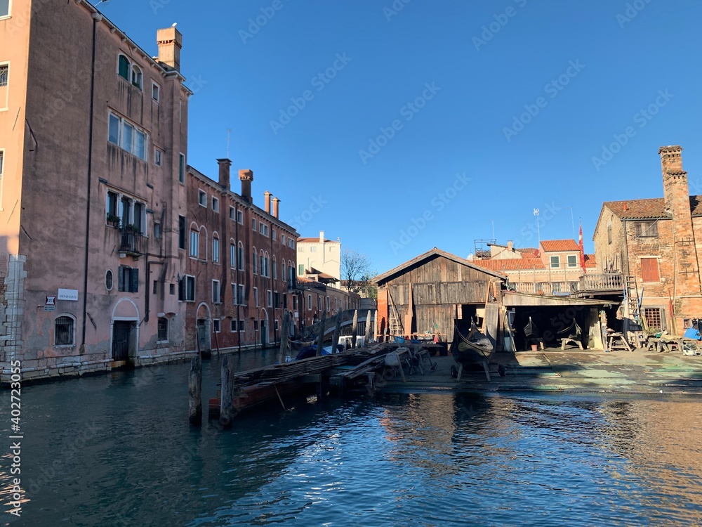 Venedig Venetien Italien Stadtteil Dorsoduro am Wasserkanal und Häuser im Winter