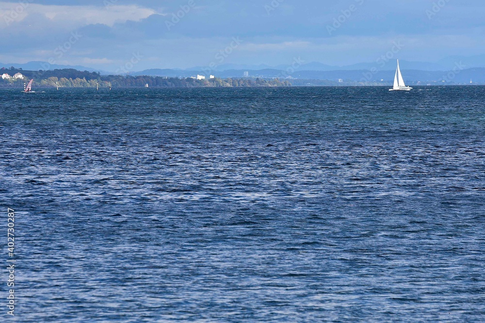 Fototapeta premium Bodensee mit Schiffen Panorama