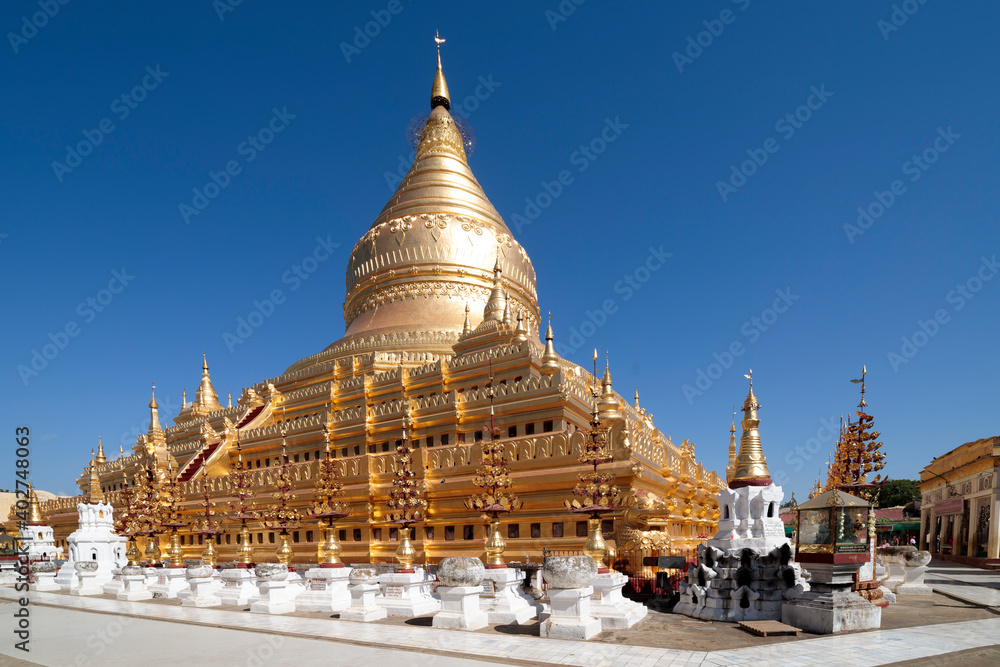 Fototapeta premium Old Stupas in Myanmar (Bruma) 