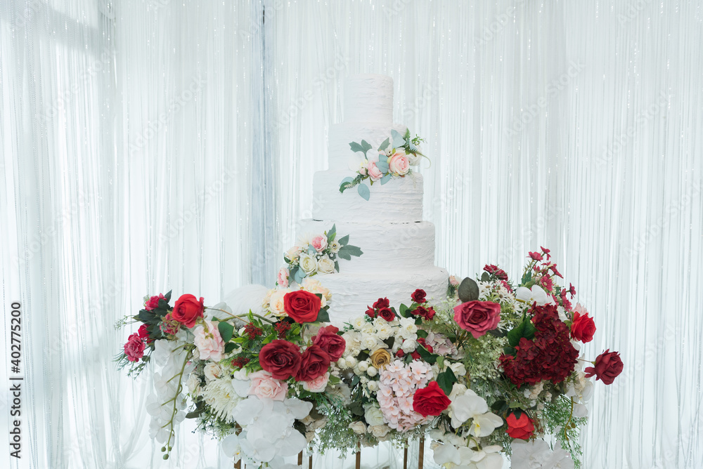 Fototapeta premium Beautiful wedding cake with blur background