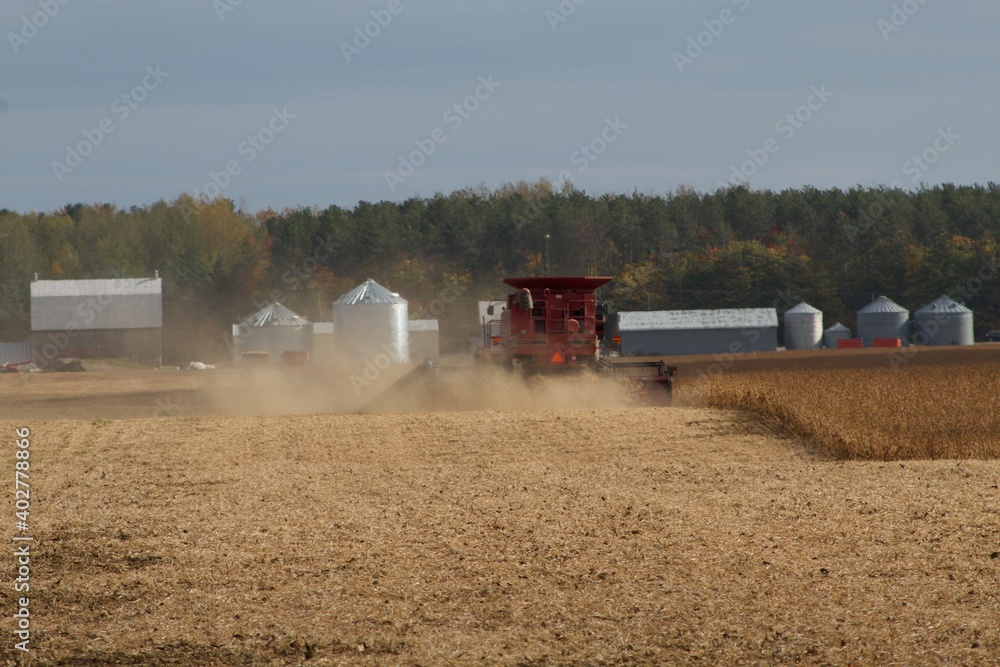 Fototapeta premium combine harvester working on a field in canada