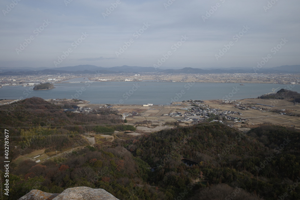 日本の岡山の貝殻山の風景