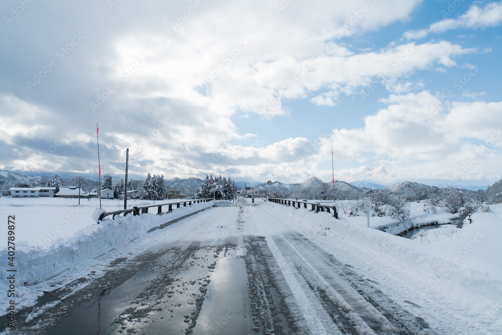 Obraz premium 雪国の田舎道②