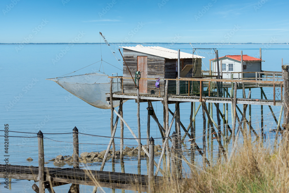 PORT-DES-BARQUES (Charente-Maritime, France), maisons de pêcheurs sur pilotis ou Carrelets, entre Rochefort et La Rochelle PORT-DES-BARQUES (Charente-Maritime, France), maisons de pêcheurs sur pilotis ou Carrelets, entre Rochefort et La Rochelle