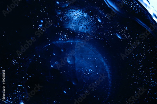 Makrofotografia - bąbelki oleju w wodzie