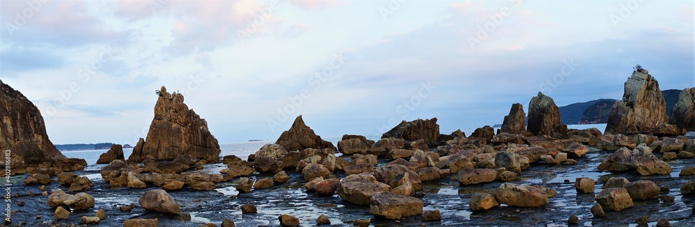 Hashikuiiwa Rocks in a row towering over the seashore from Kushimoto heading towards Oshima in Wakayama, Japan - 橋杭岩　串本町　和歌山県　日本　パノラマ