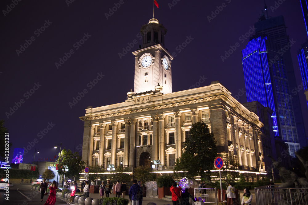 Obraz premium wuhan, china, 10/19/2019 , Wuhan city center at night.
