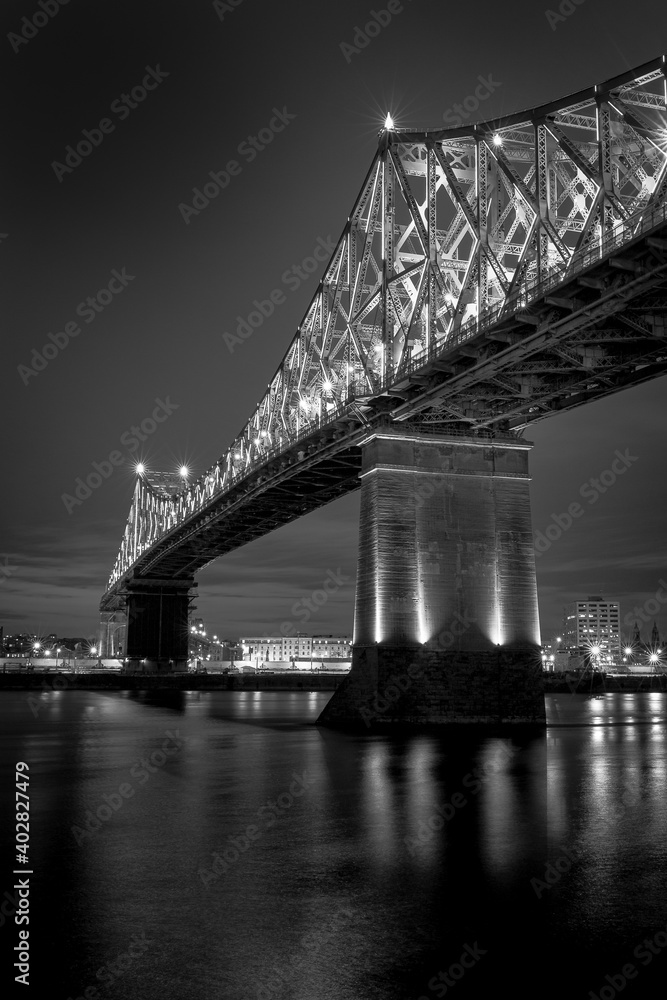 Fototapeta premium Pont Jacques-Cartier en noir et blanc
