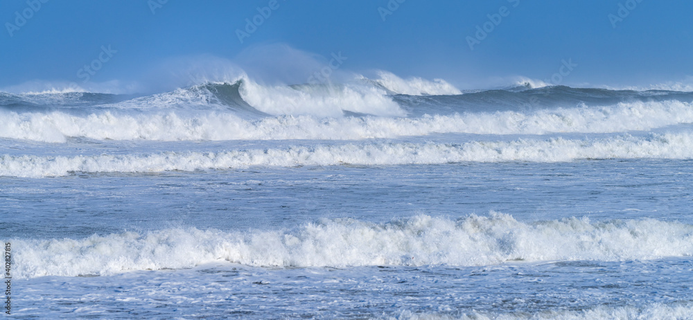 Swell in the Cantabrian Sea in the area of Cabo Oyambre between San Vicente de la Barquera and Comillas. Oyambre Natural Park, Cantabria, Spain, Europe
