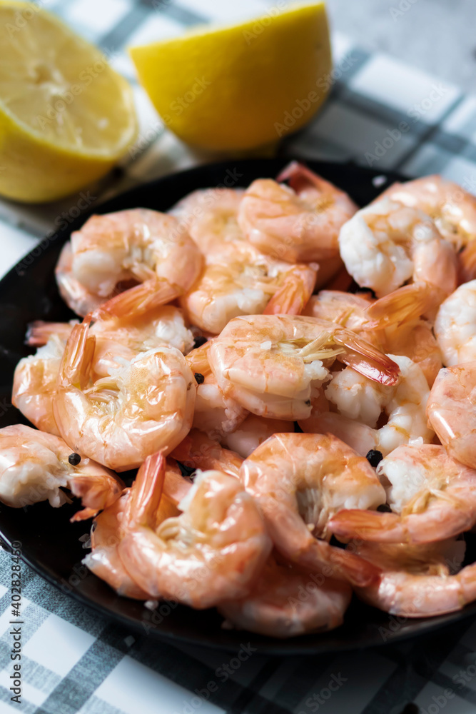 Ready shrimps are on a black plate
Ready shrimps are on a black plate