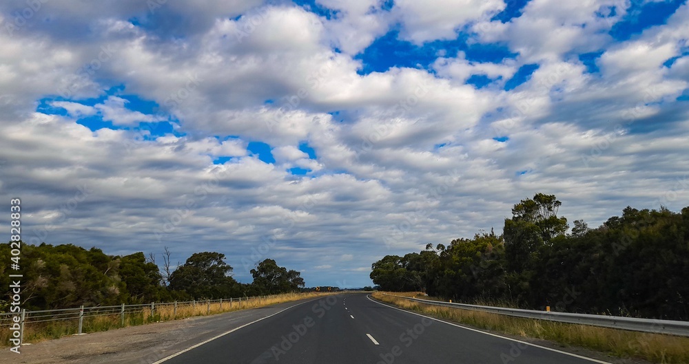 Fototapeta premium Empty road in a cloudy day