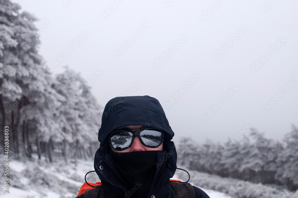 Mujer en la nieve Mujer en la nieve