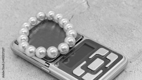 Women's Pearl Bracelet on Scales, black and white