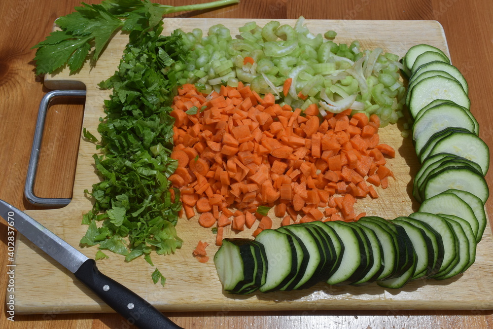 verdura tagliata per bollito di carne o minestrone