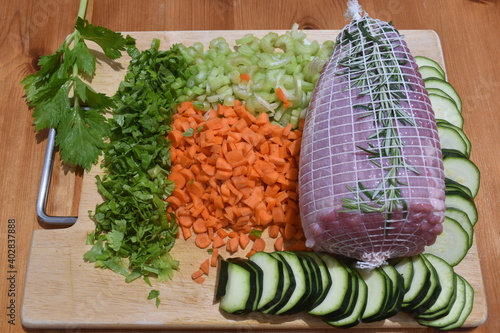 Obraz na płótnie Il lacerto di spalla di bovino è un taglio magro, detto anche “falso filetto”. Il taglio di carne di bovino ideale per bolliti e spezzatini. w salonie