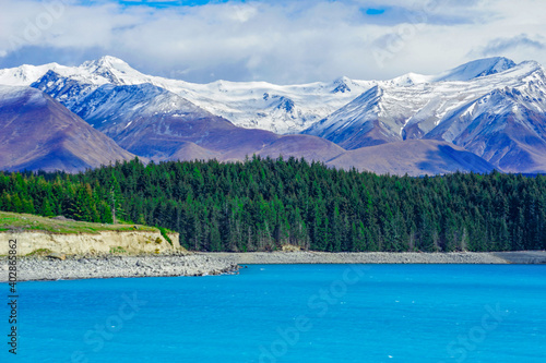 New Zealand, South Island, Aoraki / Mount Cook and beautiful Lake Pukaki, seen from Peters Lookout