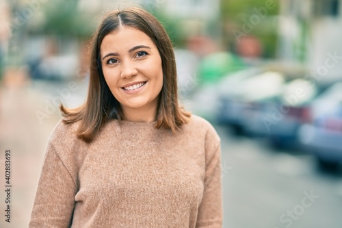 Young hispanic woman smiling happy standing at the city. © Krakenimages.com