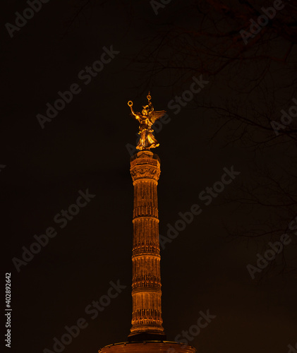 Obraz na płótnie The victory column (german: Siegessäule) at the Großer Stern in Berlin w salonie