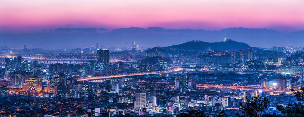 Fototapete Seoul Seoul bei Nacht mit Namsan-Berg  © eyetronic