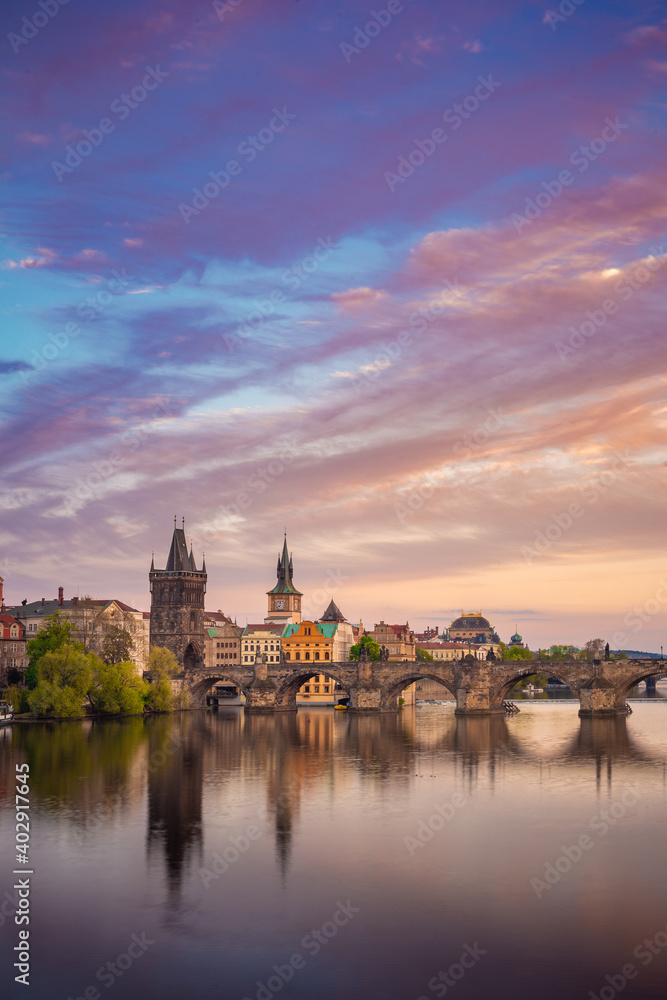 Obraz premium Charles Bridge during beautiful romantic colorful spring summer golden hour before sunset with wonderful blue sky with clouds, Czechia, Europe
