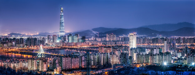 Fototapete Seoul Lotte World Tower bei Nacht  © eyetronic