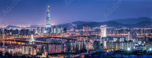 Photo Seoul skyline panorama at night with view of Lotte World Tower