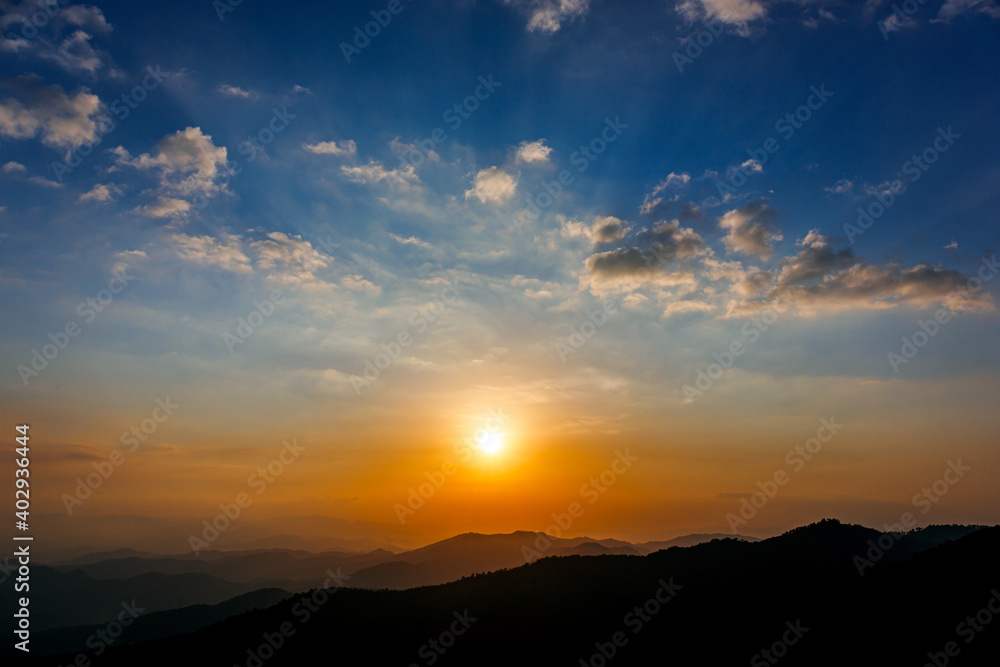 Obraz premium Majestic sunset sky over the mountains landscape