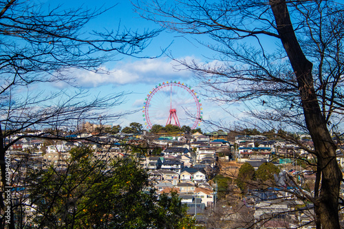 東京都東村山市多摩湖町からみた西武遊園地の観覧車、2021年、冬撮影 photo