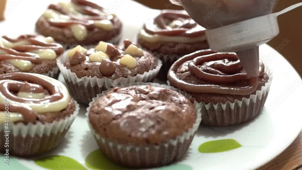 decoración de Cupcake de chocolate con crema y arequipe, decoración de fiesta decoración de Cupcake de chocolate con crema y arequipe, decoración de fiesta