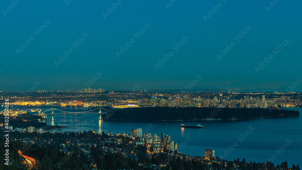 Fototapeta premium Stanley Park and Lions Gate bridge
