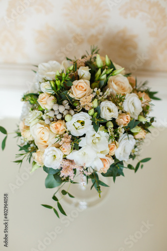 Fototapeta Naklejka Na Ścianę i Meble -  Wedding bouquet from pretty roses