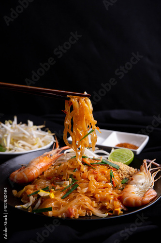 Pad Thai with shrimp in a black plate