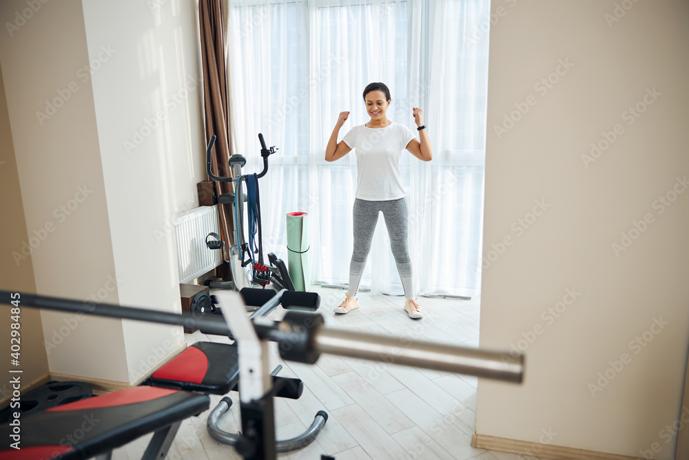 Fototapeta premium Sporty young woman enjoying her morning workout