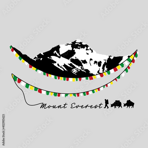 Der Mount Everest mit tibetischen Gebetsfahnen,  einem Wanderer und Yaks als Lasttieren