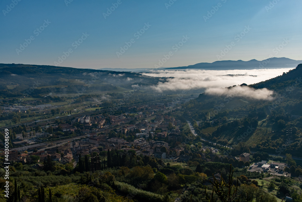 Morgenstimmung bei Orvieto in Umbrien in Italien Morgenstimmung bei Orvieto in Umbrien in Italien