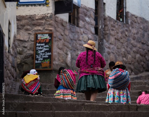 Εκτύπωση καμβά Indigenous quechua women in traditional colorful handwoven textile clothing dres