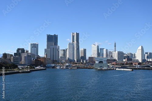 東京2020オリンピックの年の横浜の風景　正月の青空の横浜（2021年1月2日撮影） © satou y1