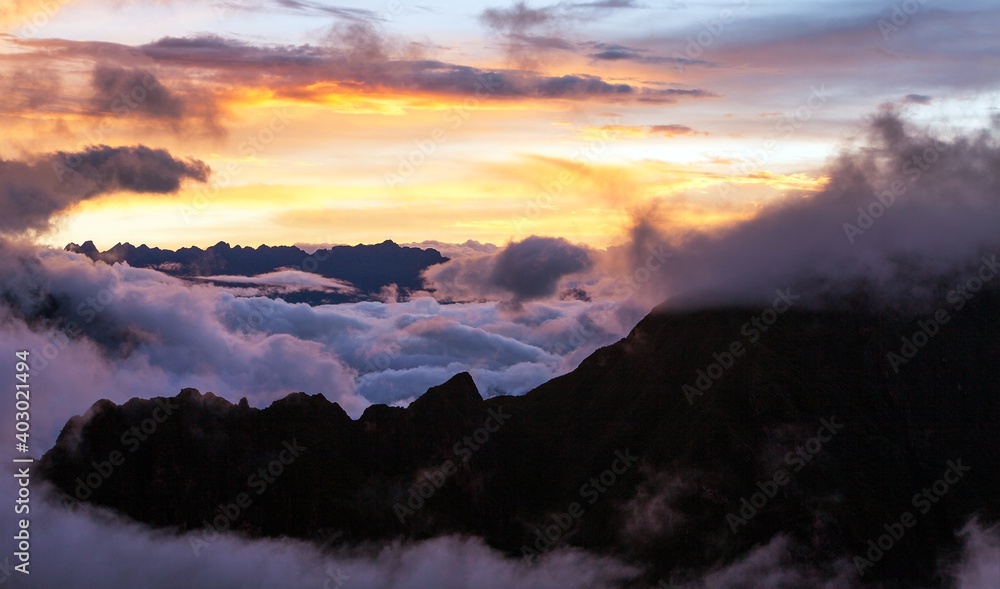 Obraz premium Evening sunset cloudscape view from Peruvian Andes