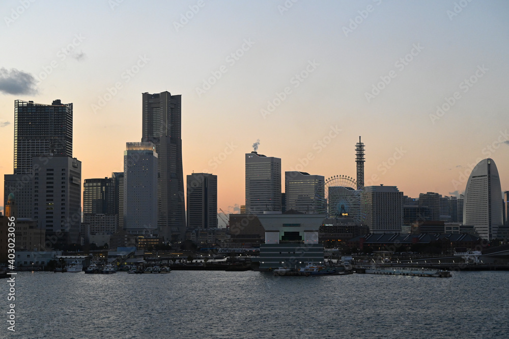 東京2020オリンピックの年の横浜の風景　正月の横浜港の夕景（2021年1月2日撮影）