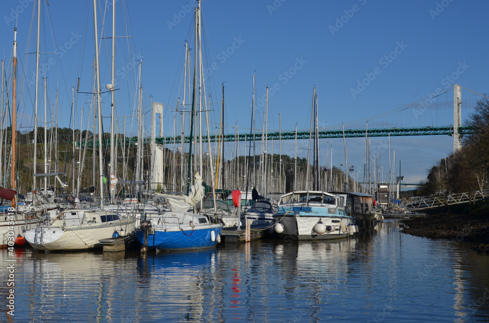 Port et pont. La Roche Bernard, Morbihan, Bretagne, France