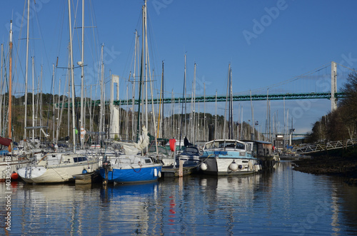 Port et pont. La Roche Bernard, Morbihan, Bretagne, France © Didier San Martin