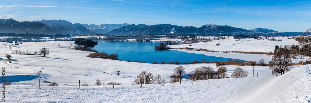Obraz premium beautiful panoramic landscape wirh mountain range in Bavaria, Germany, at cold winter day