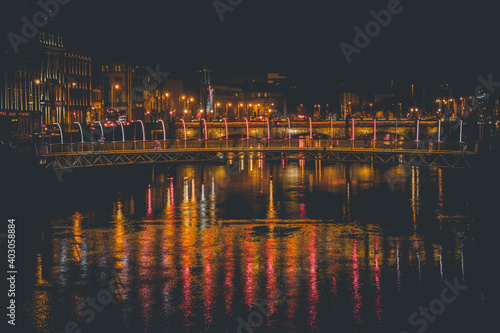 Canvas Print Night in Dublin, Millennium Bridge