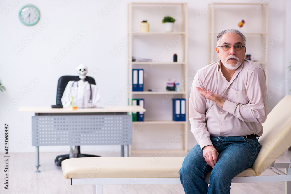 Fototapeta premium Old man visiting dead doctor