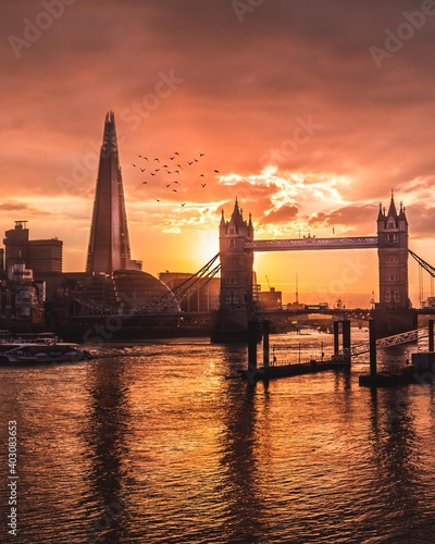 Canvas Print Beautiful picture of Tower Bridge in London, United Kingdom while sunset