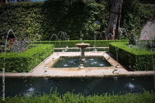fuente en jardín nazarí