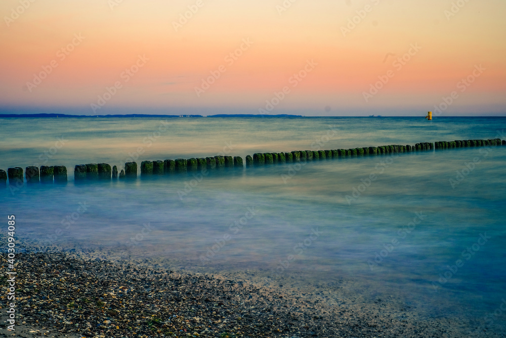 Polskie morze i plaża o wschodzie słońca Polskie morze i plaża o wschodzie słońca
