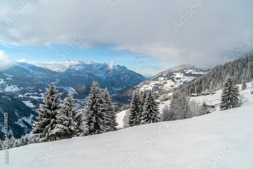 Verschneite Winterlandschaft in den Alpen